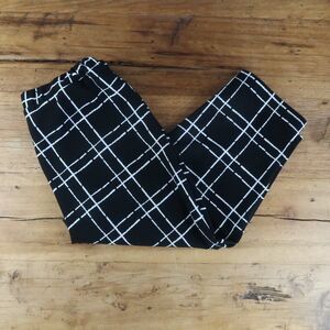 SHEIN CURVE BLACK & WHITE PLAID ELASTIC WAIST PULL ON CAPRI PANTS SIZE 1X